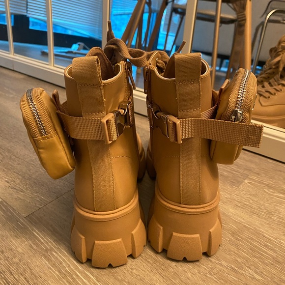 Steve Madden Thora-P Beige Boots brand new and little bags can come off:) - Picture 4 of 4